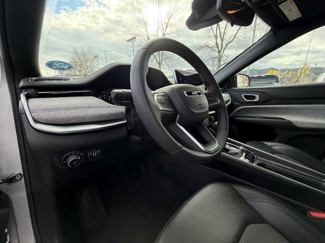Used 2024 Jeep Compass Latitude image 12