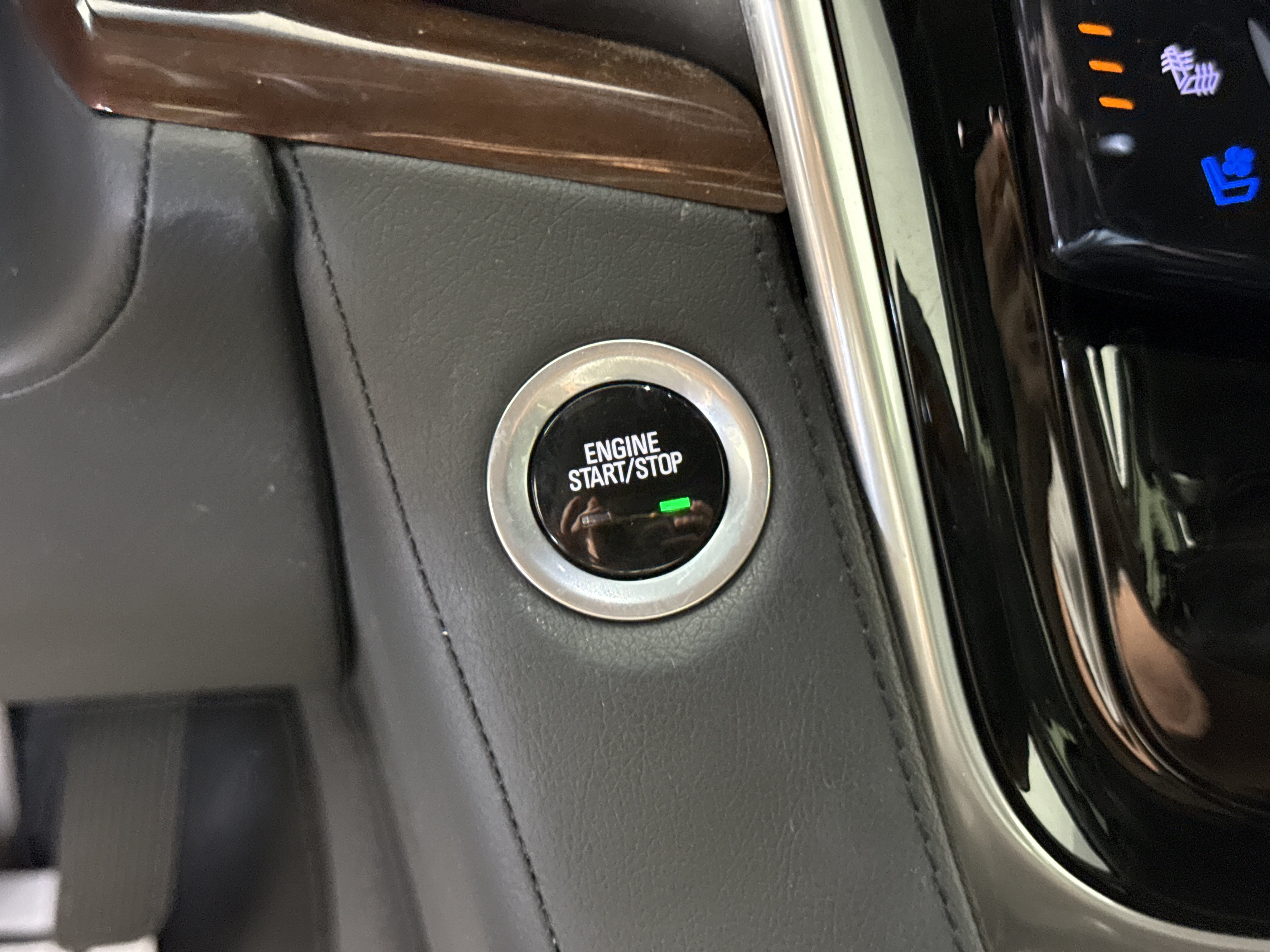 Used 2020 Cadillac Escalade Luxury RWD image 28