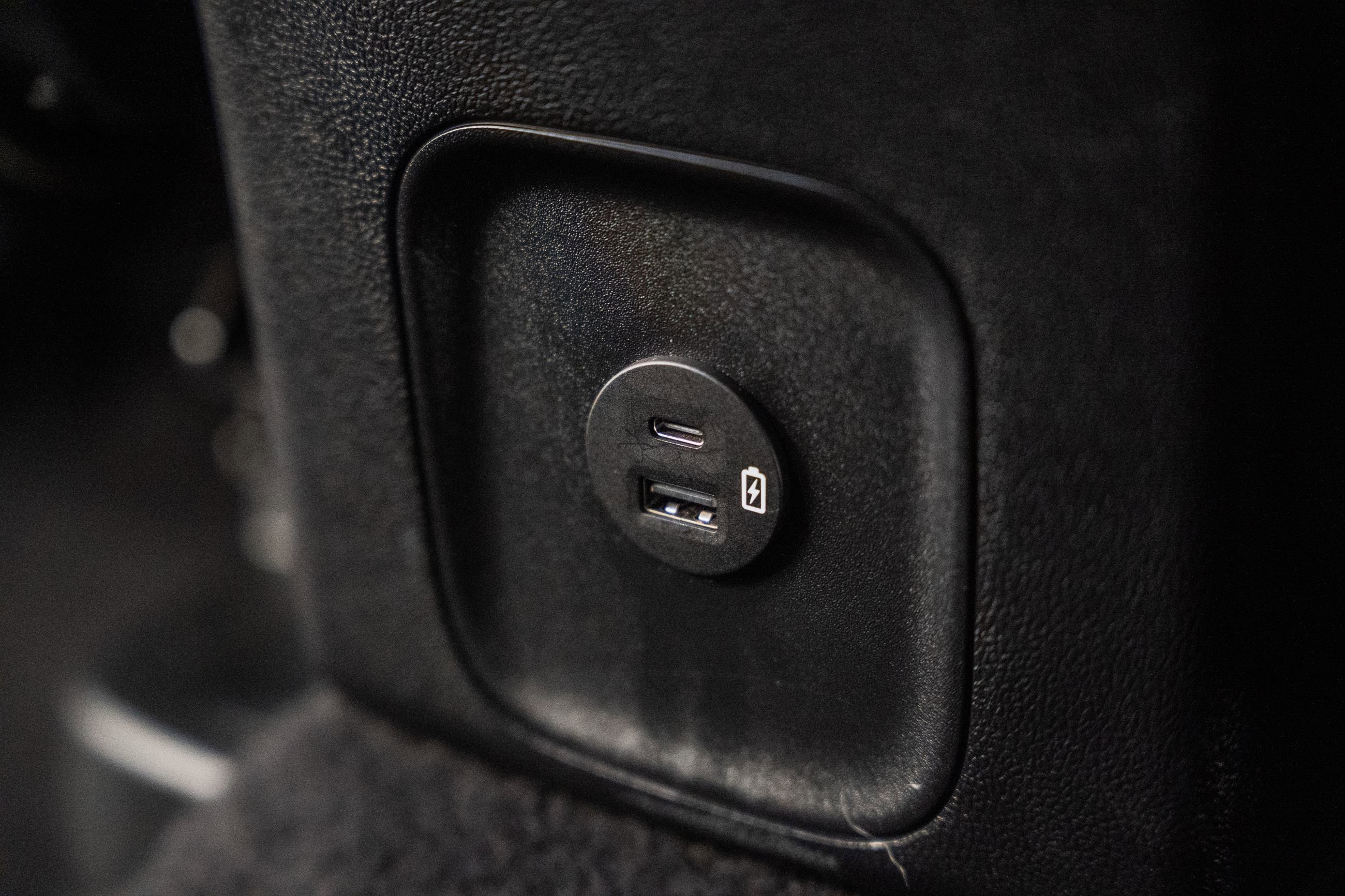 Certified 2021 Ford Escape SE w/ SE Sport Appearance Package image 40