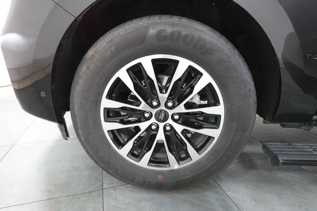 Certified 2025 Ford Expedition Platinum AWD/4WD image 38