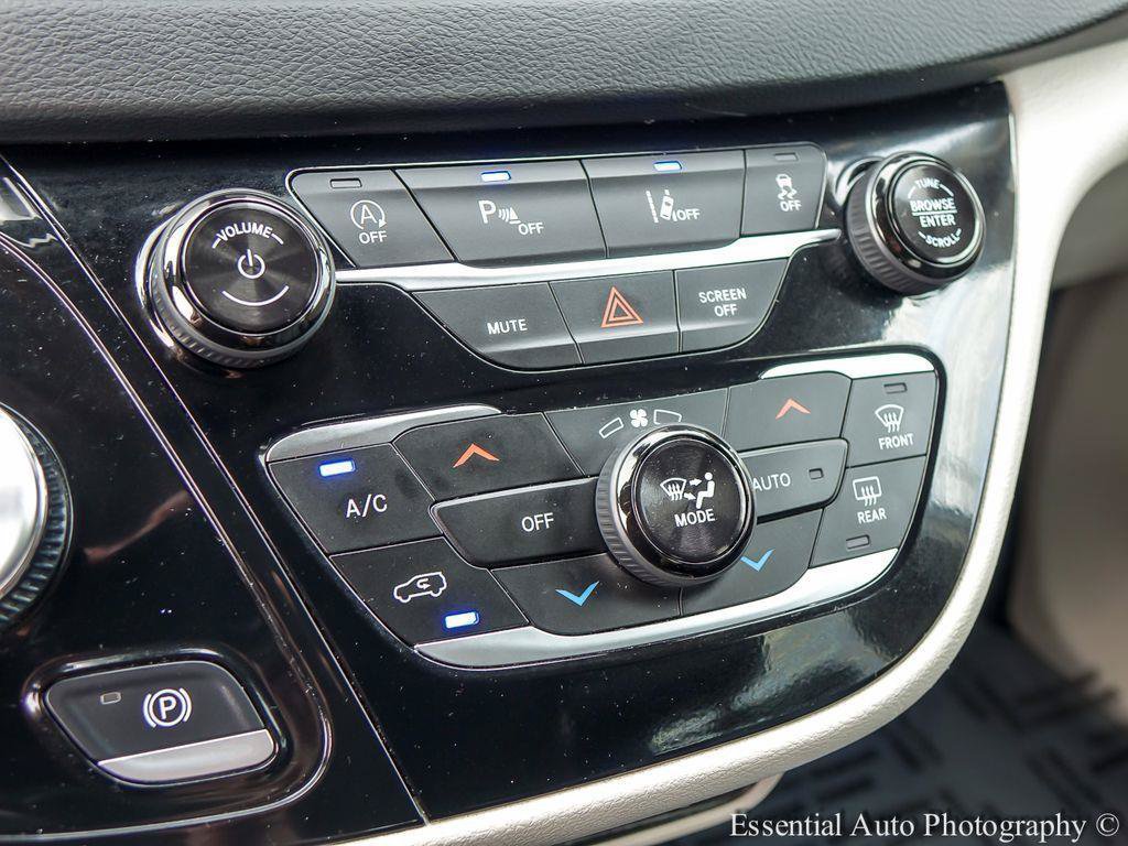 Used 2024 Chrysler Pacifica Touring-L FWD image 17