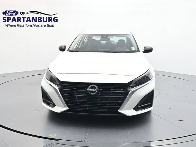 Used 2025 Nissan Altima 2.5 SV FWD image 2