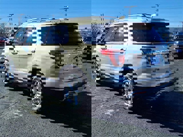 Certified 2017 Ford Explorer XLT w/ Equipment Group 202A image 5