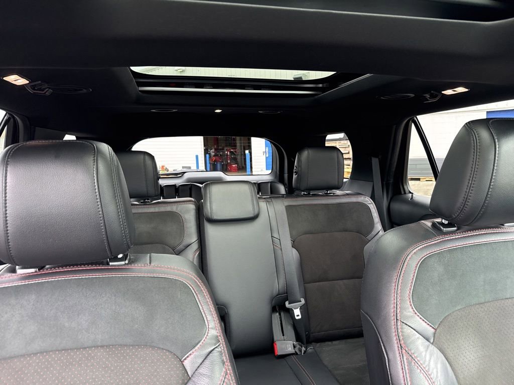Certified 2019 Ford Explorer XLT w/ Equipment Group 202A AWD/4WD image 31