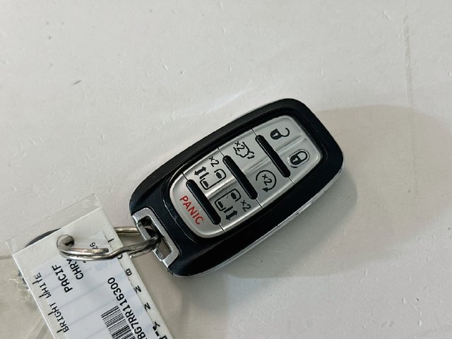 Used 2024 Chrysler Pacifica Touring-L FWD image 33