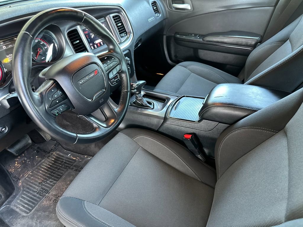 Used 2018 Dodge Charger SXT w/ Blacktop Package RWD image 9