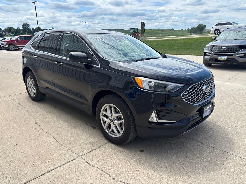 Certified 2024 Ford Edge SEL w/ Convenience Package AWD/4WD image 3