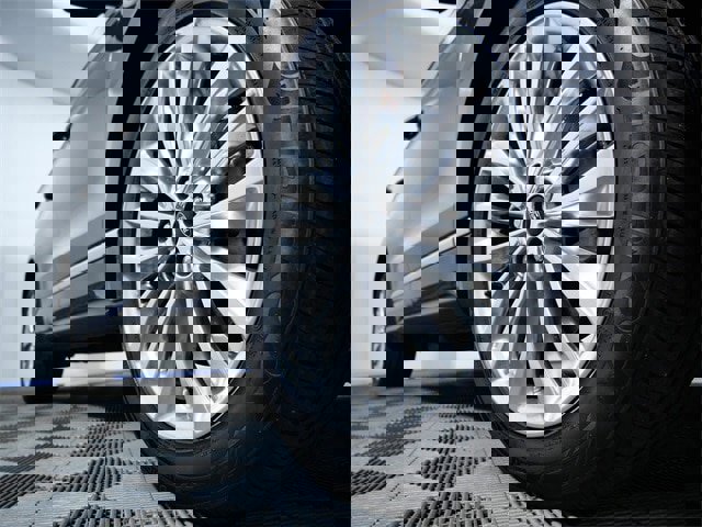 Certified 2022 Ford Edge Titanium w/ Equipment Group 301A image 2