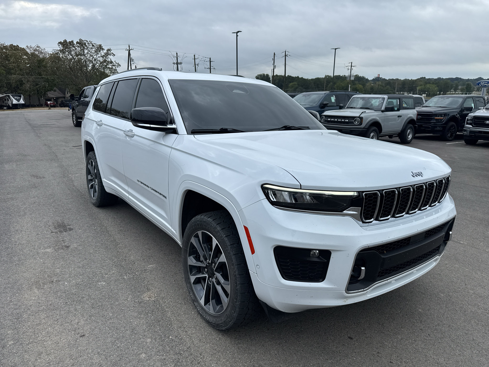Used 2023 Jeep Grand Cherokee L Overland AWD/4WD image 3