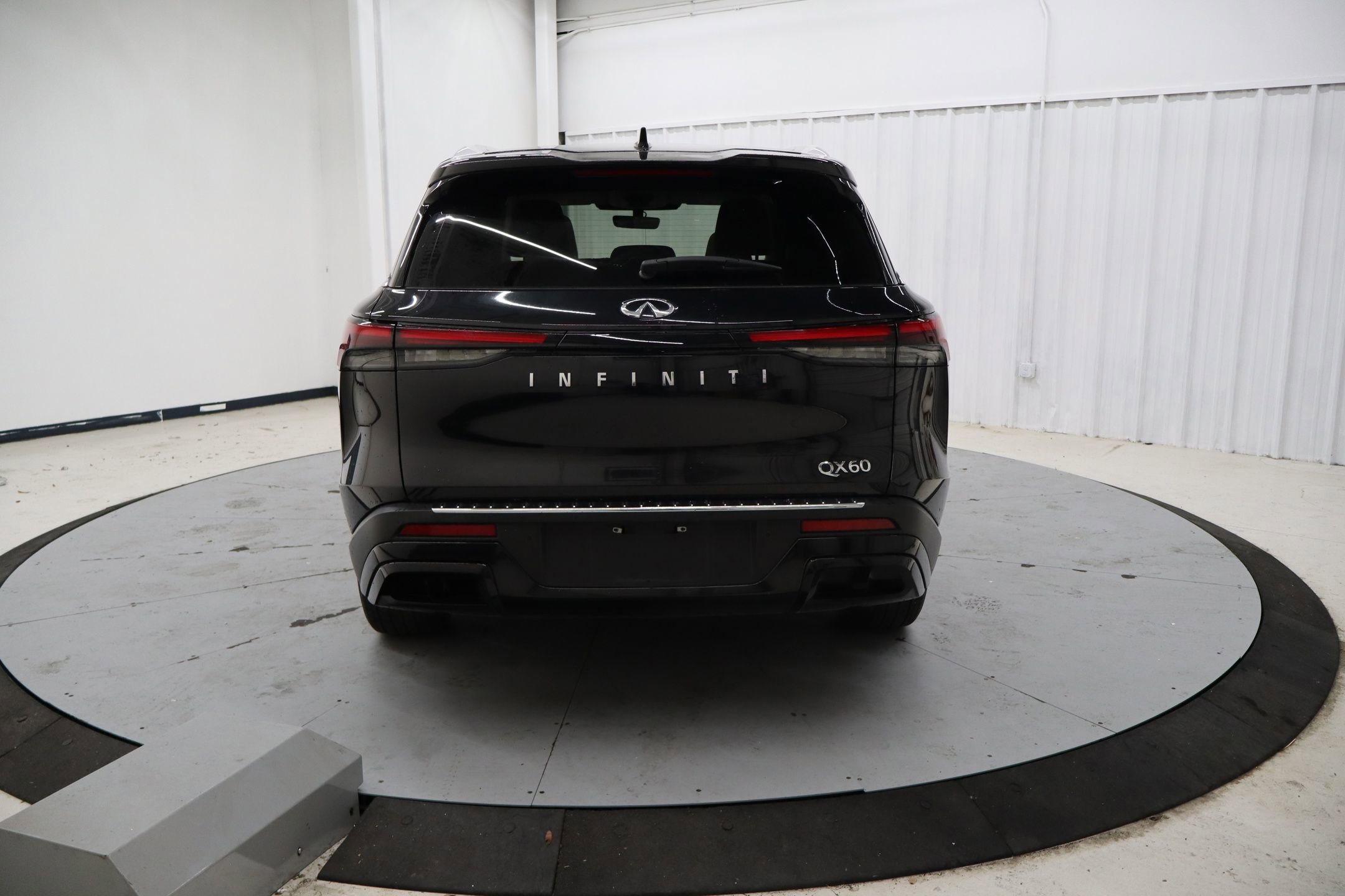 Used 2023 INFINITI QX60 Luxe w/ Performance Audio Package FWD image 6