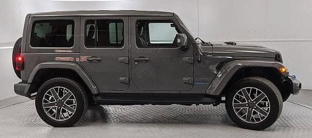 Used 2023 Jeep Wrangler Unlimited Sahara AWD/4WD image 2