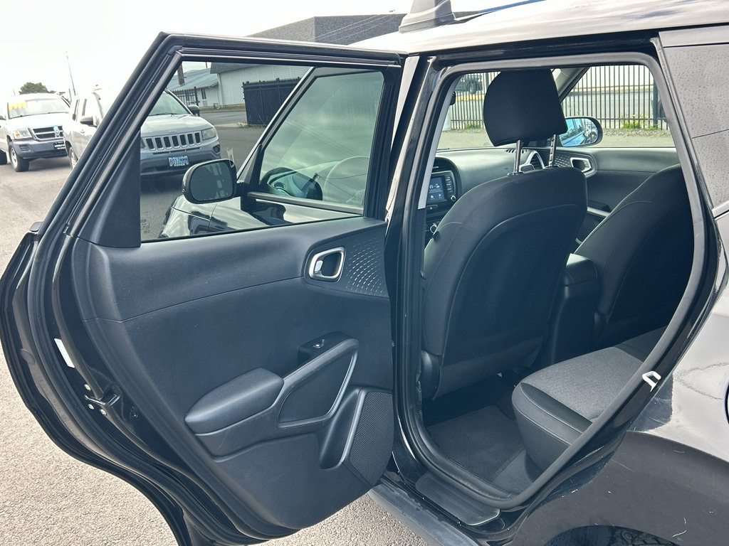 Used 2020 Kia Soul S FWD image 30