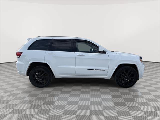 Used 2017 Jeep Grand Cherokee Altitude AWD/4WD image 8