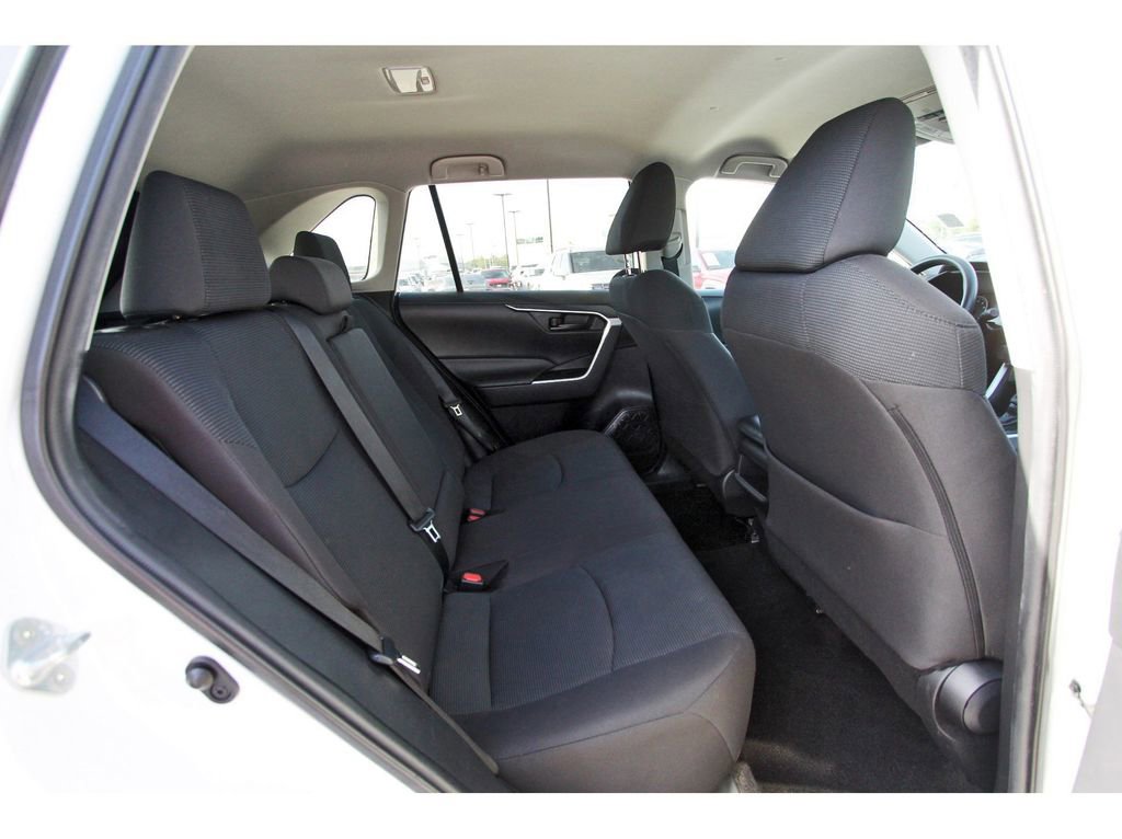 Used 2021 Toyota RAV4 LE FWD image 10