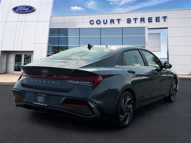 Used 2025 Hyundai Elantra SEL FWD image 5
