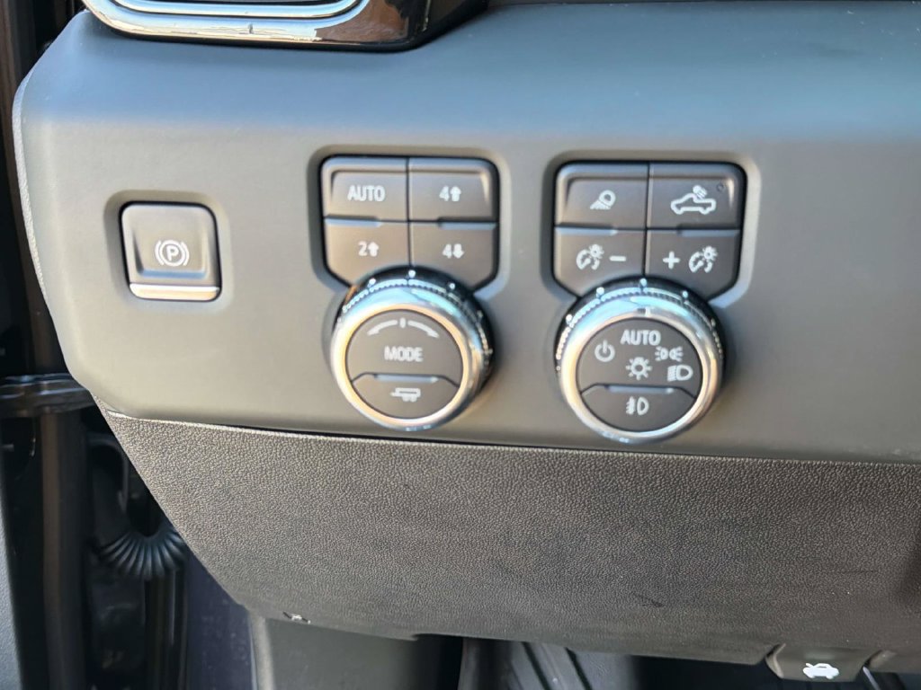 Used 2024 GMC Sierra 2500 AT4 w/ AT4 Premium Plus Package AWD/4WD image 38