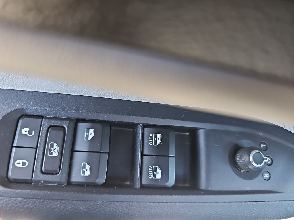 Used 2025 Jeep Compass Limited AWD/4WD image 25