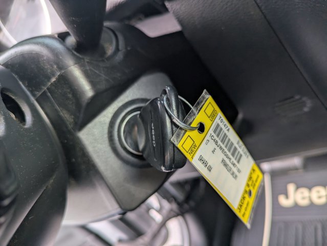 Used 2017 Jeep Wrangler Unlimited Sahara w/ Connectivity Group image 21