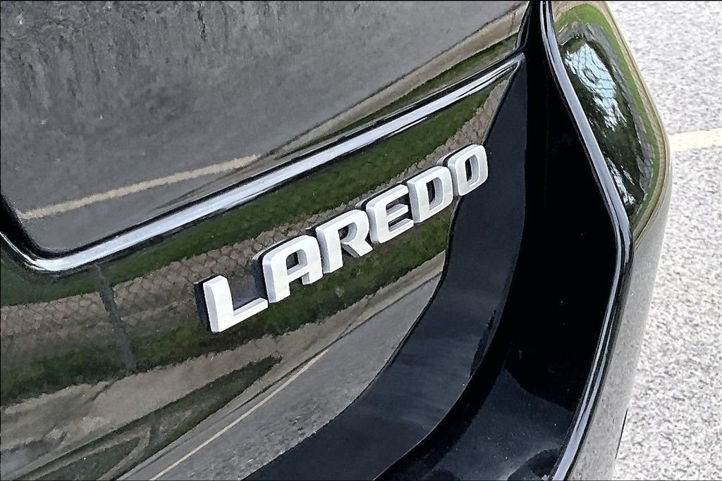 Used 2025 Jeep Grand Cherokee L Laredo AWD/4WD image 8