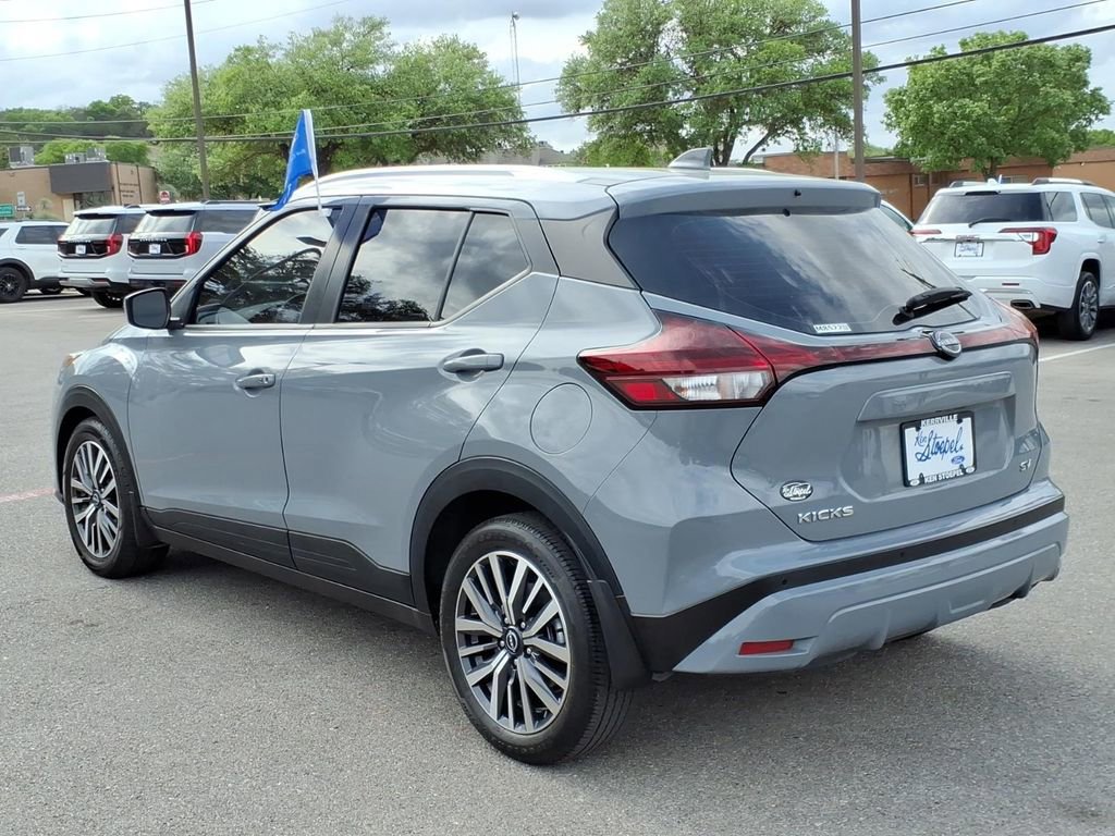 Used 2024 Nissan Kicks SV image 2
