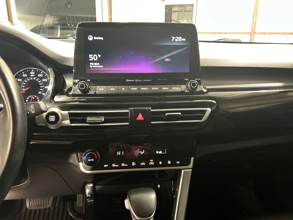 Used 2022 Kia Seltos EX image 12