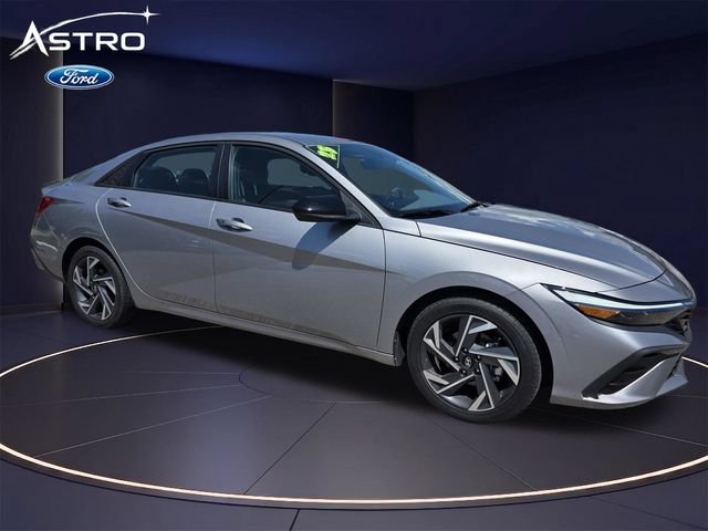 Used 2025 Hyundai Elantra Sport FWD image 1