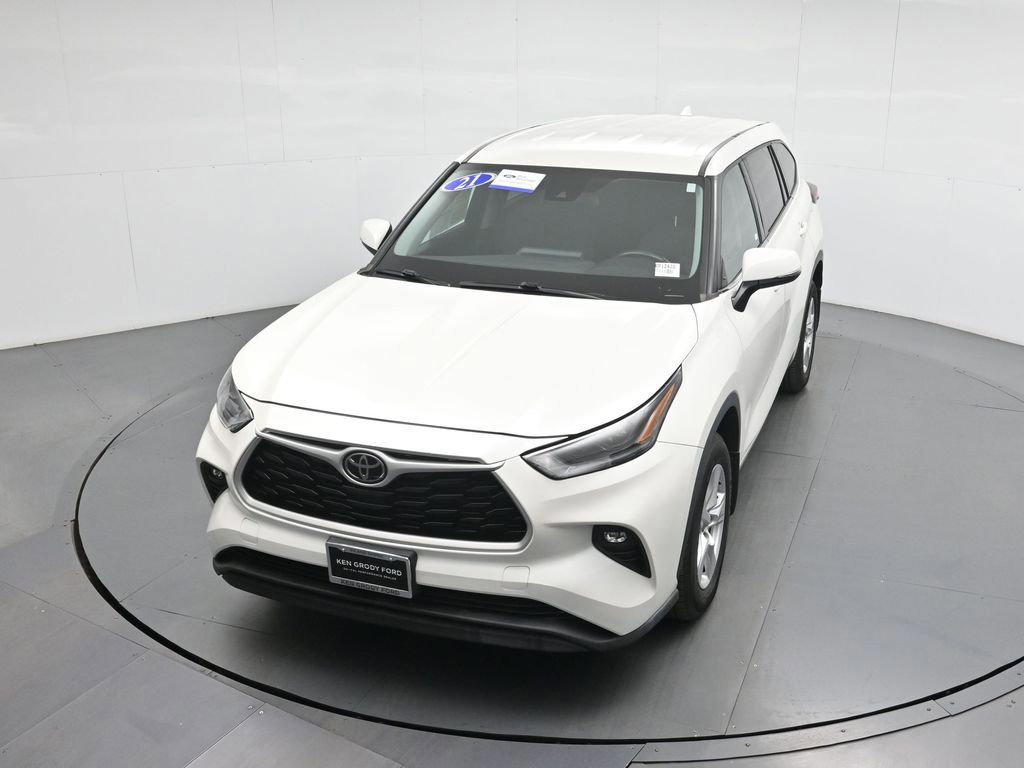 Used 2021 Toyota Highlander LE image 28