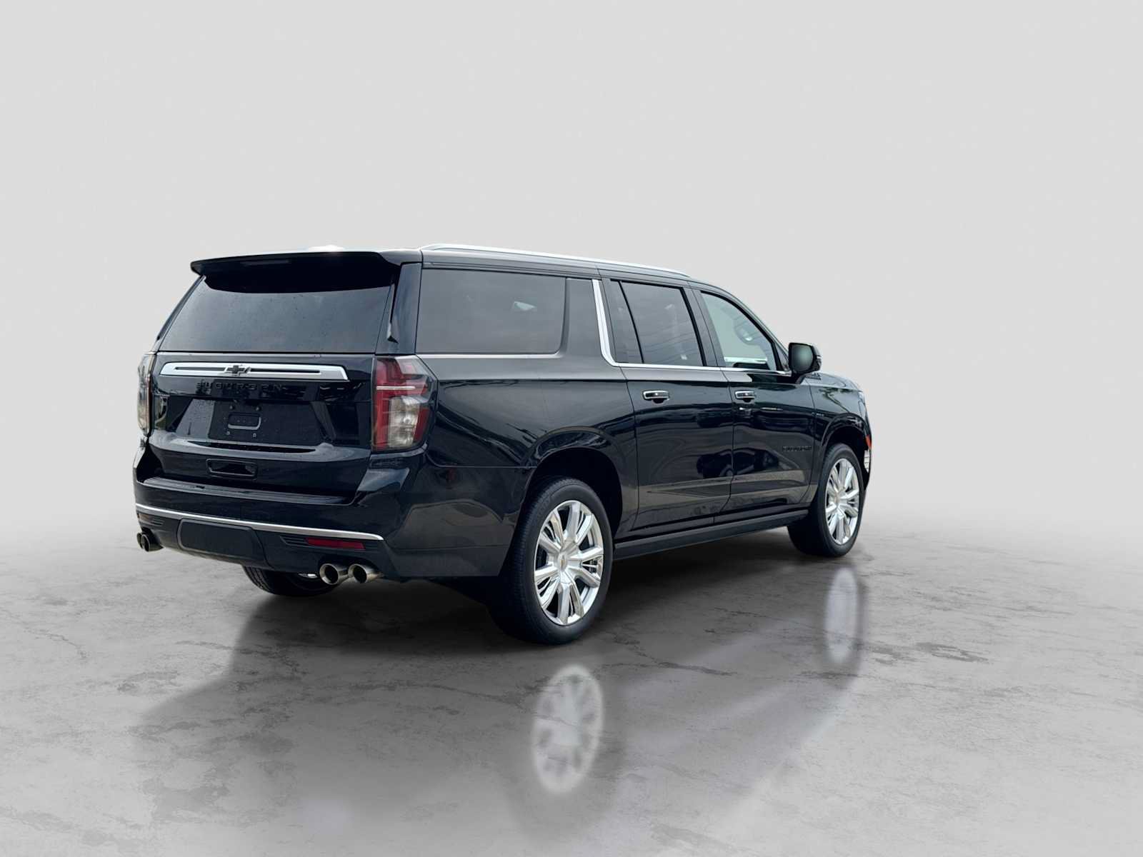 Used 2021 Chevrolet Suburban High Country w/ Premium Package AWD/4WD image 6