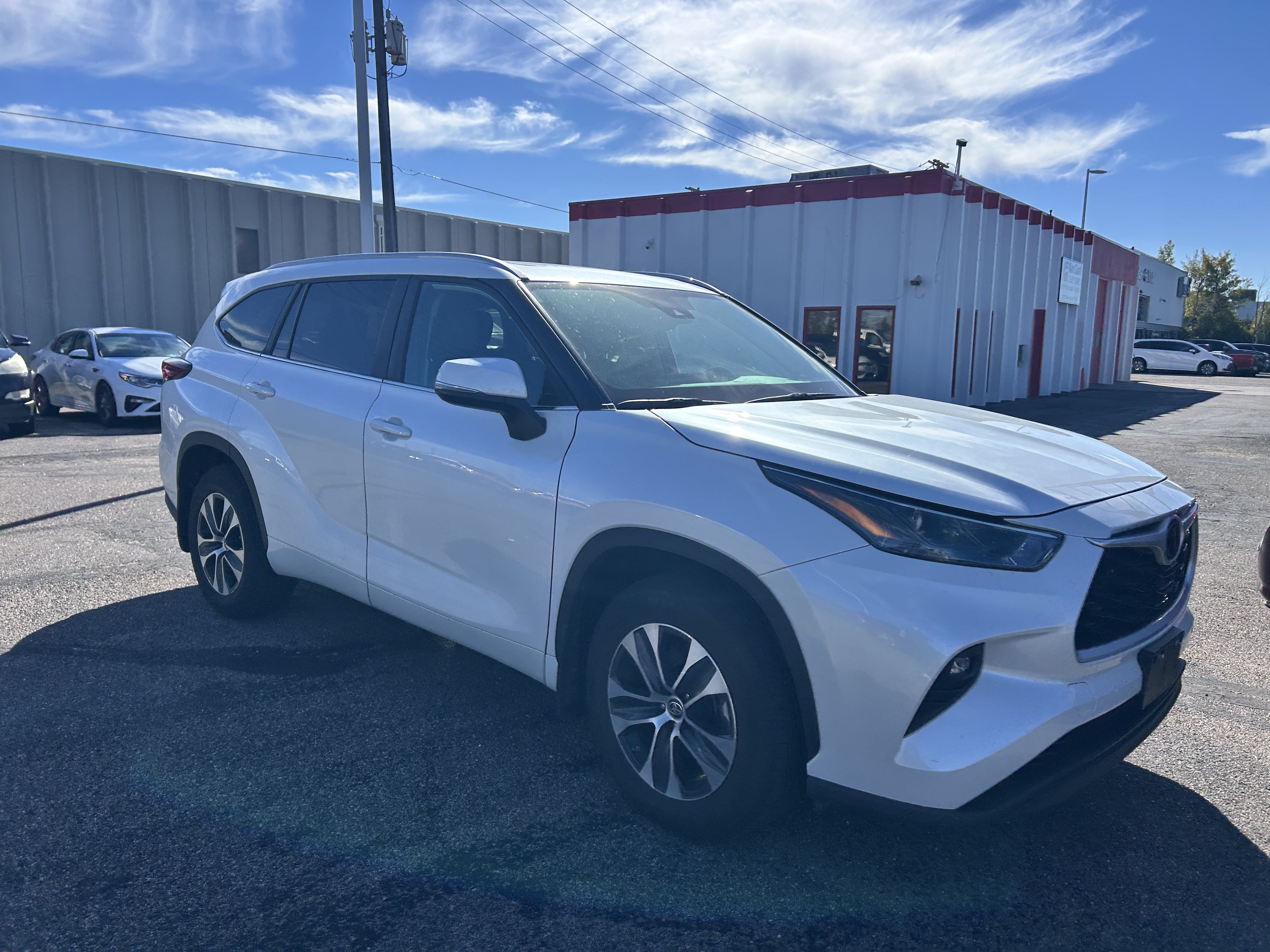 Used 2023 Toyota Highlander XLE AWD/4WD image 8