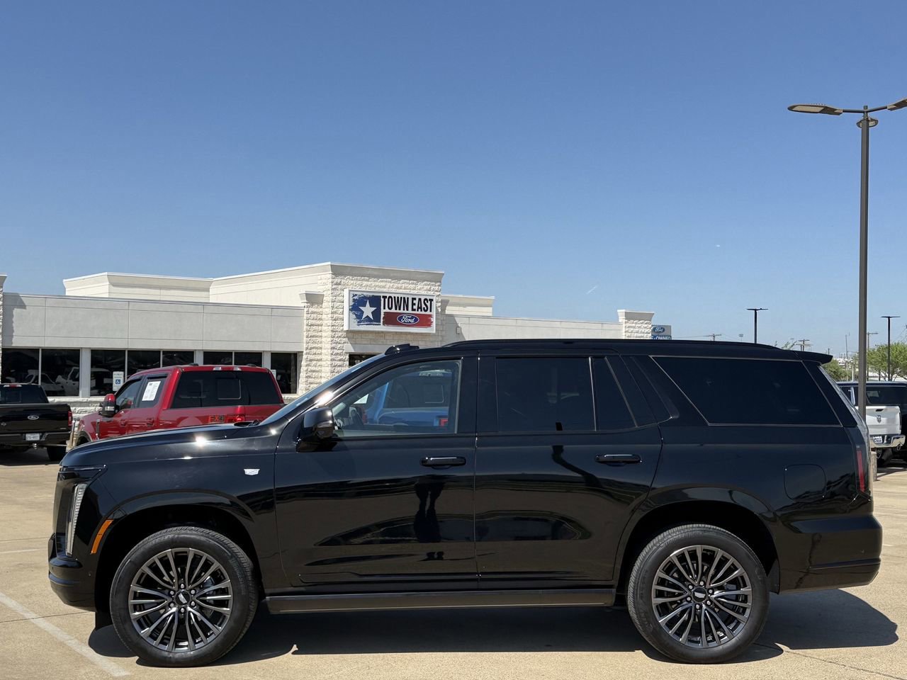 Used 2025 Cadillac Escalade Sport Platinum image 3