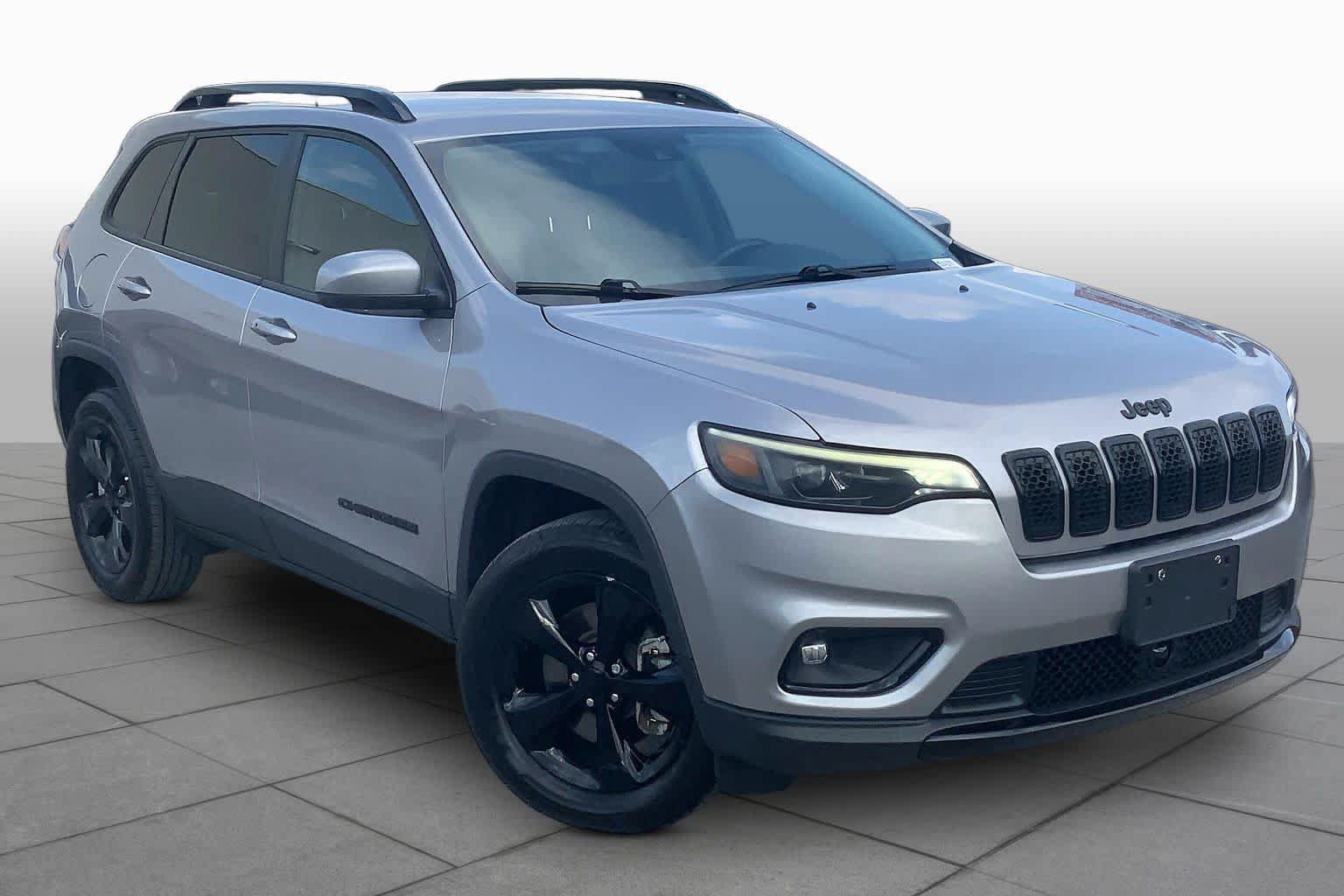 Used 2021 Jeep Cherokee Latitude Plus AWD/4WD image 3