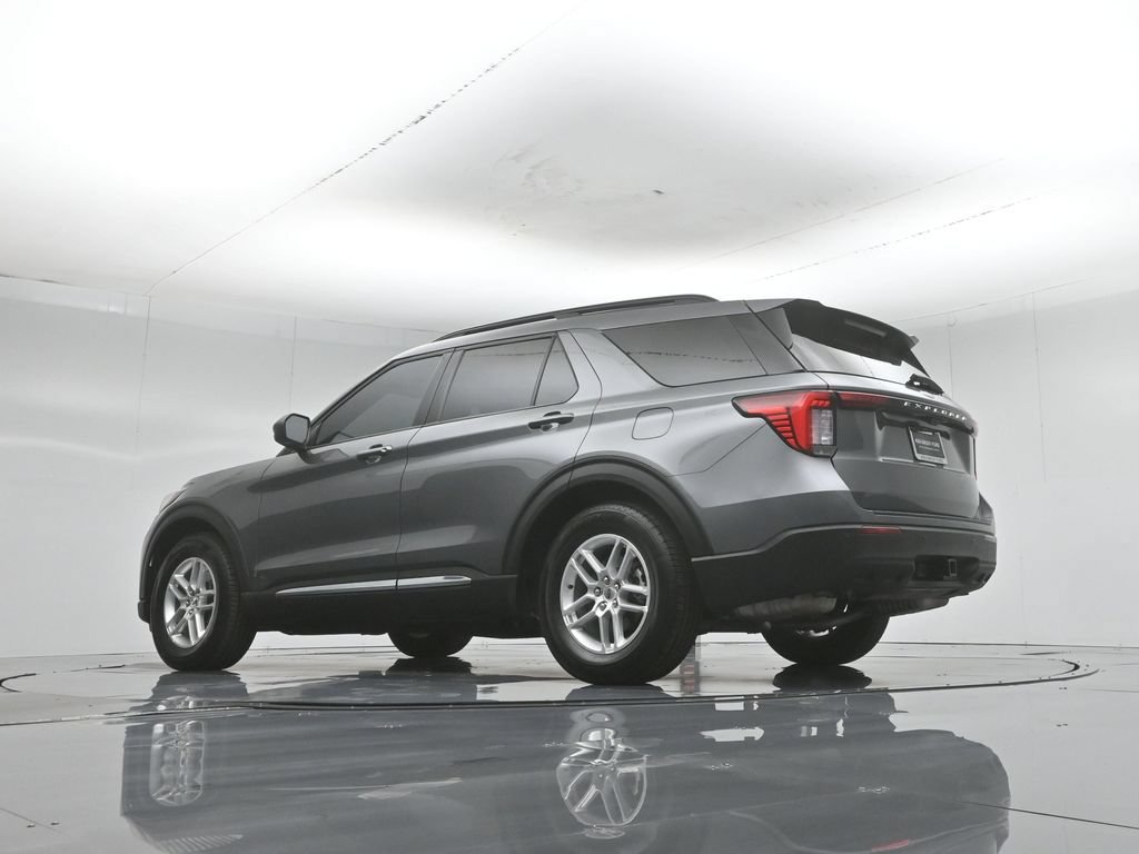 Certified 2025 Ford Explorer Active RWD image 4