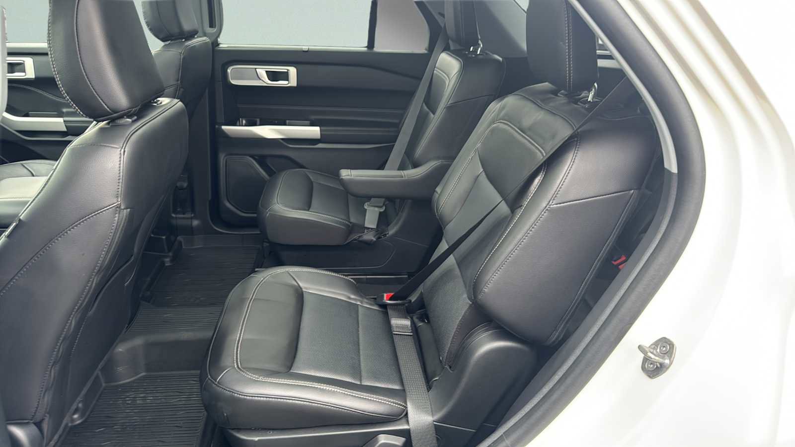 Certified 2022 Ford Explorer Limited w/ Equipment Group 301A image 34