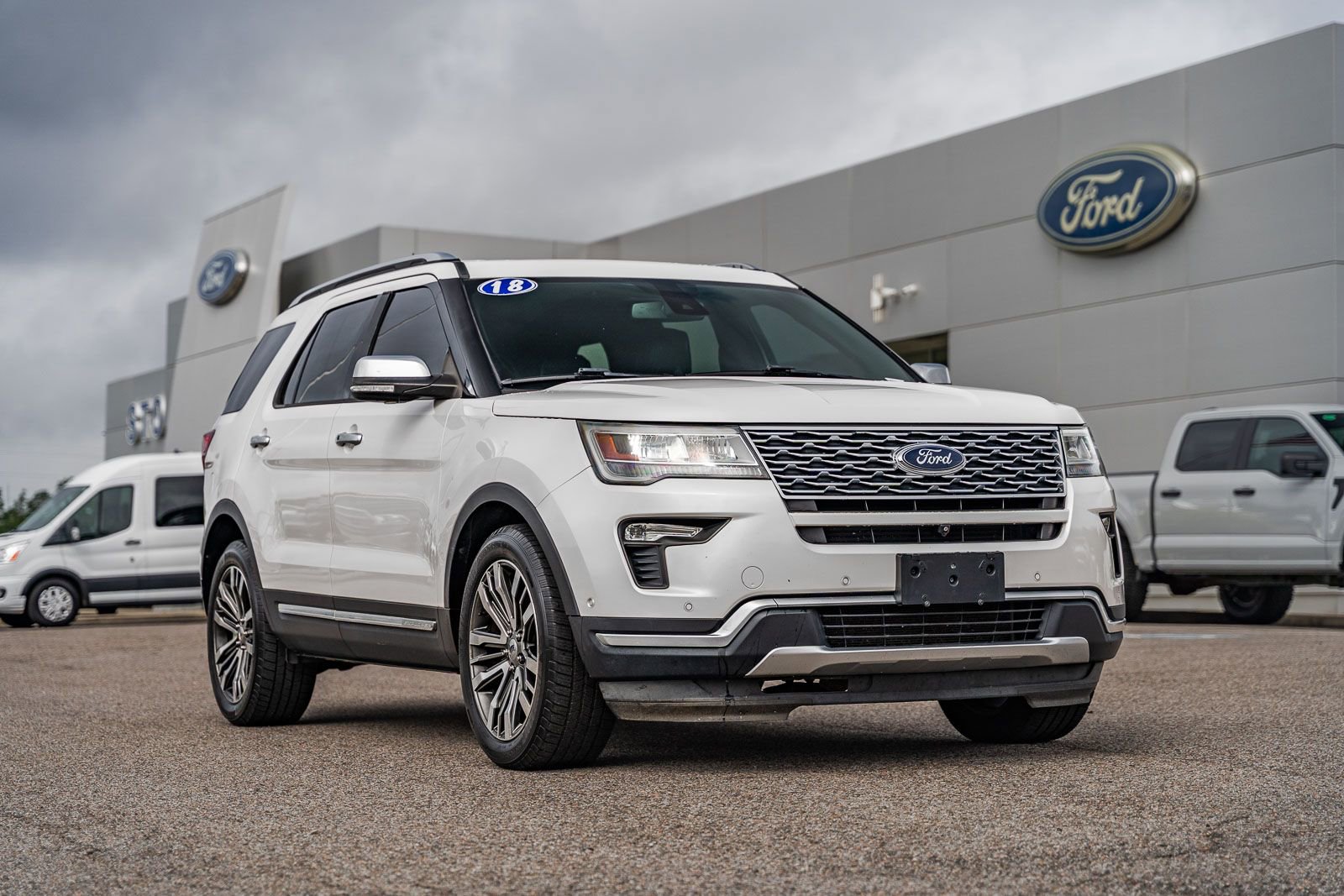 Certified 2018 Ford Explorer Platinum AWD/4WD image 1