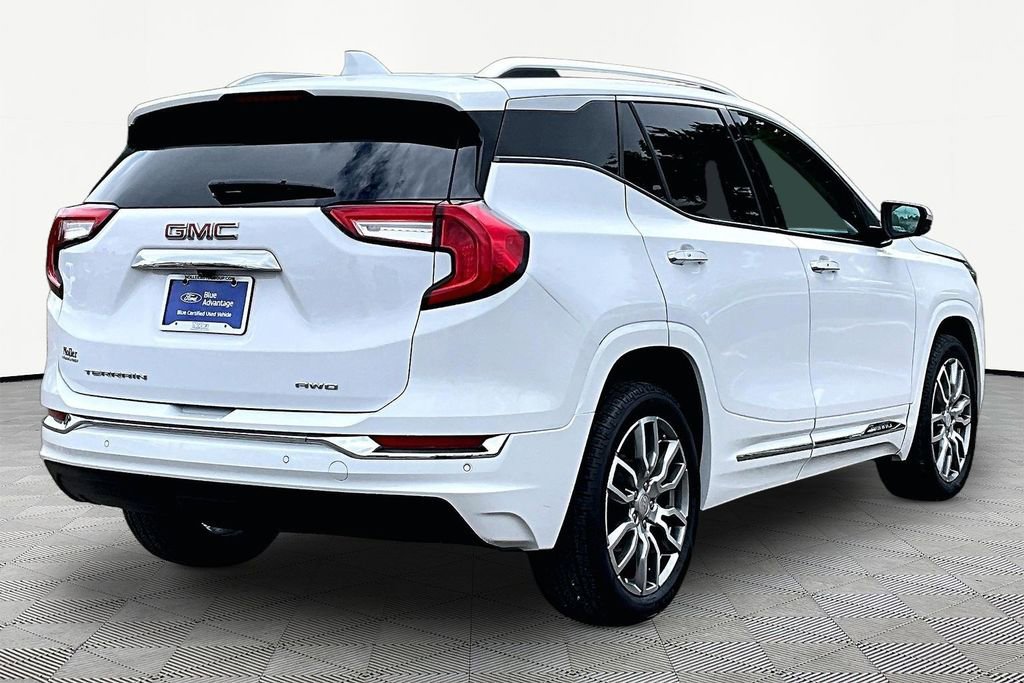 Used 2023 GMC Terrain Denali w/ Denali Premium Package AWD/4WD image 2