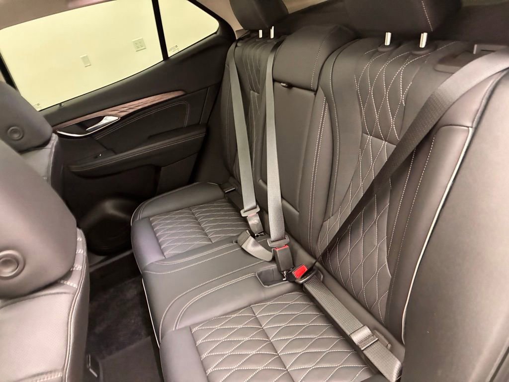 Used 2023 Buick Envision Avenir image 30