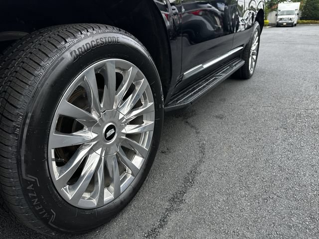Used 2024 Cadillac Escalade Premium Luxury AWD/4WD image 12