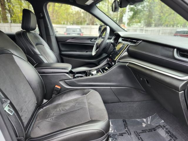 Used 2023 Jeep Grand Cherokee L Altitude AWD/4WD image 11