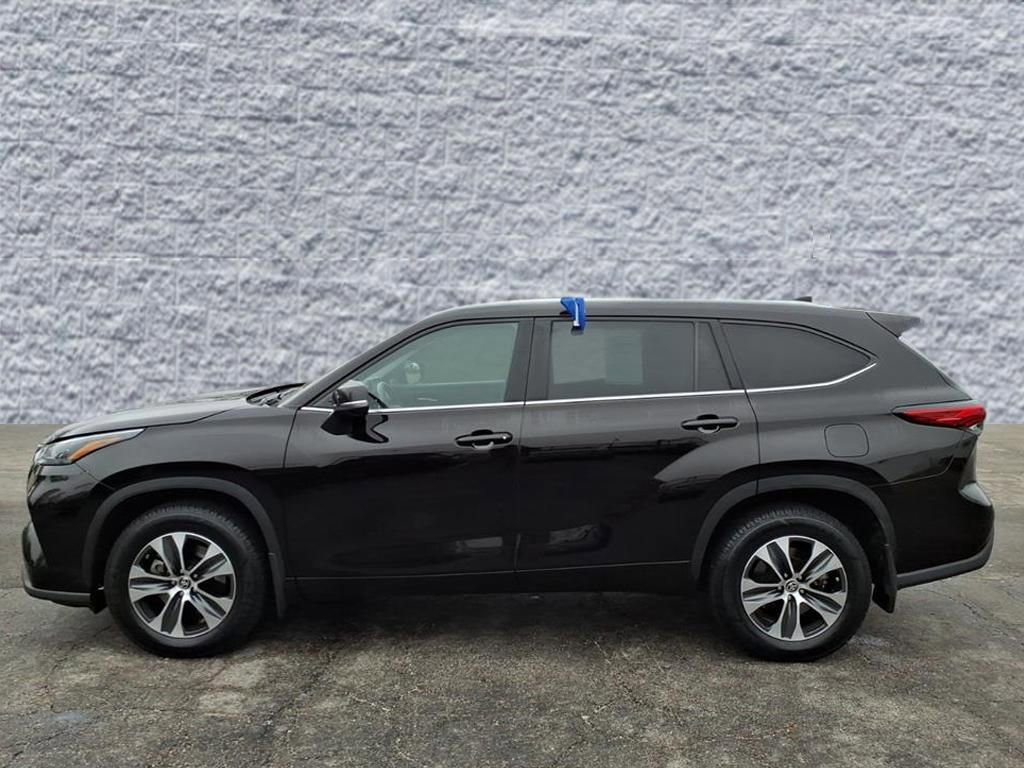 Used 2022 Toyota Highlander XLE image 4