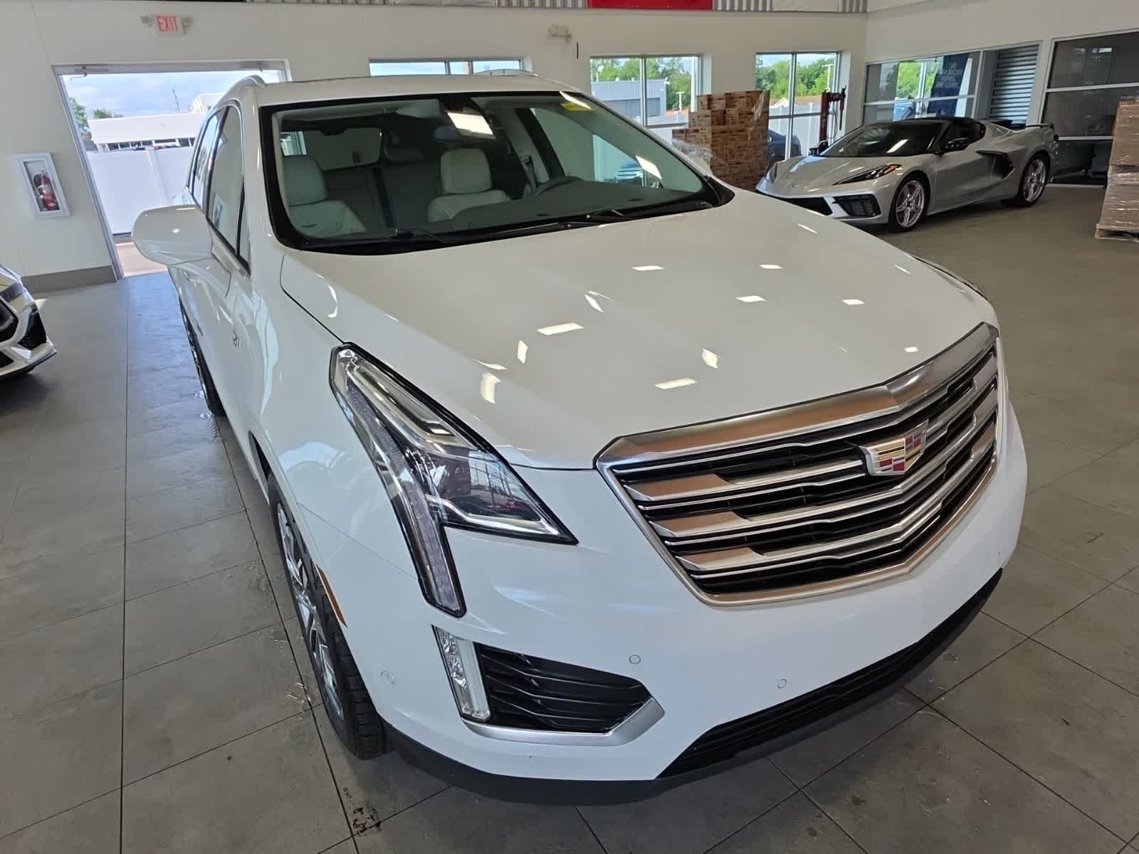 Used 2017 Cadillac XT5 Premium Luxury w/ Driver Assist Package AWD/4WD image 4