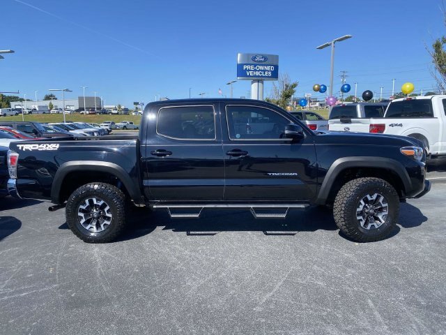 Used 2021 Toyota Tacoma TRD Off-Road AWD/4WD image 8