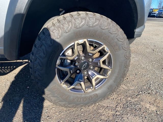 Used 2024 Chevrolet Colorado ZR2 w/ ZR2 Convenience Package III image 9