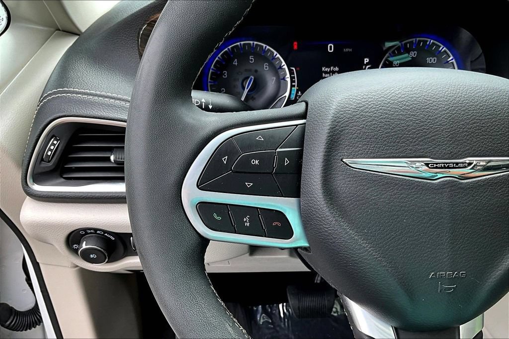 Used 2022 Chrysler Pacifica Limited AWD/4WD image 13