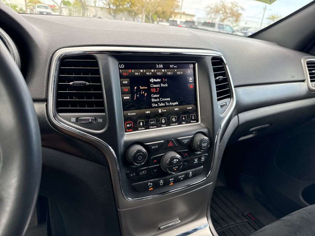 Used 2018 Jeep Grand Cherokee Laredo image 18