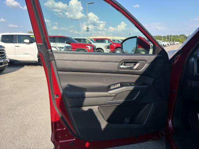 Used 2024 Nissan Pathfinder SL FWD image 9