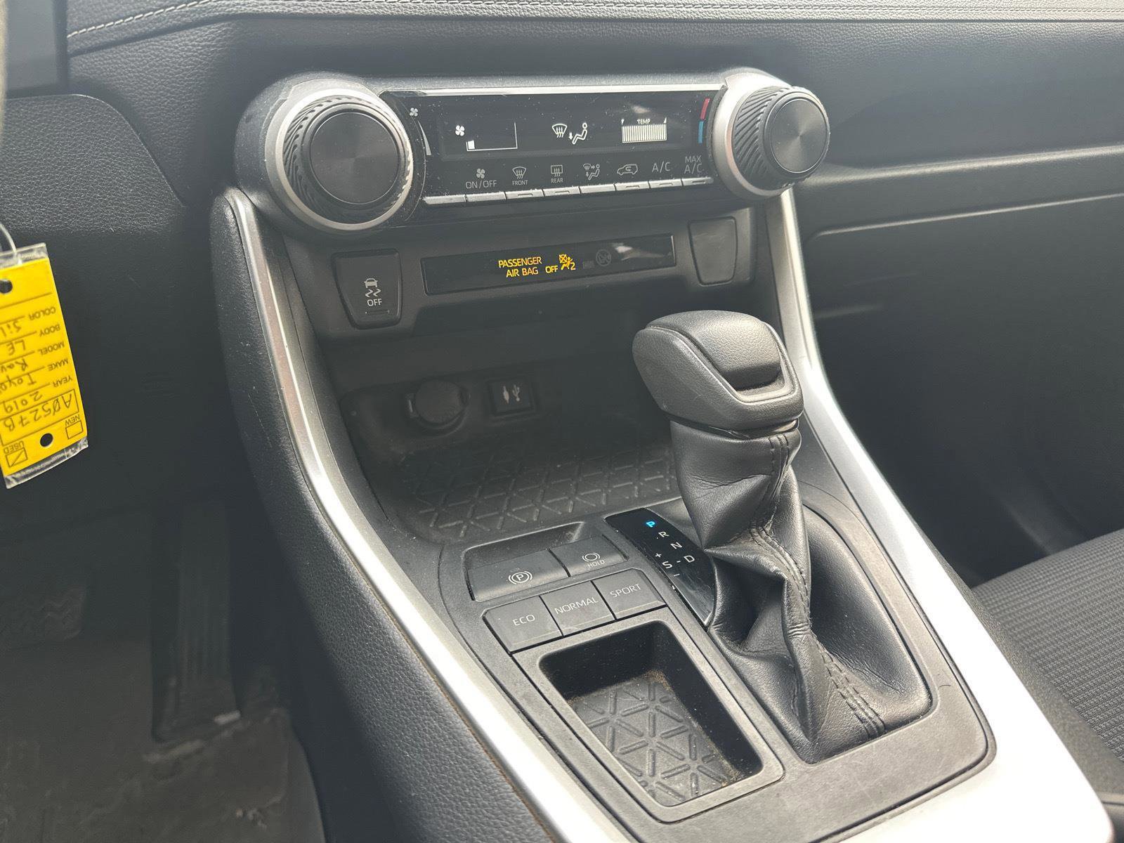 Used 2019 Toyota RAV4 LE image 17