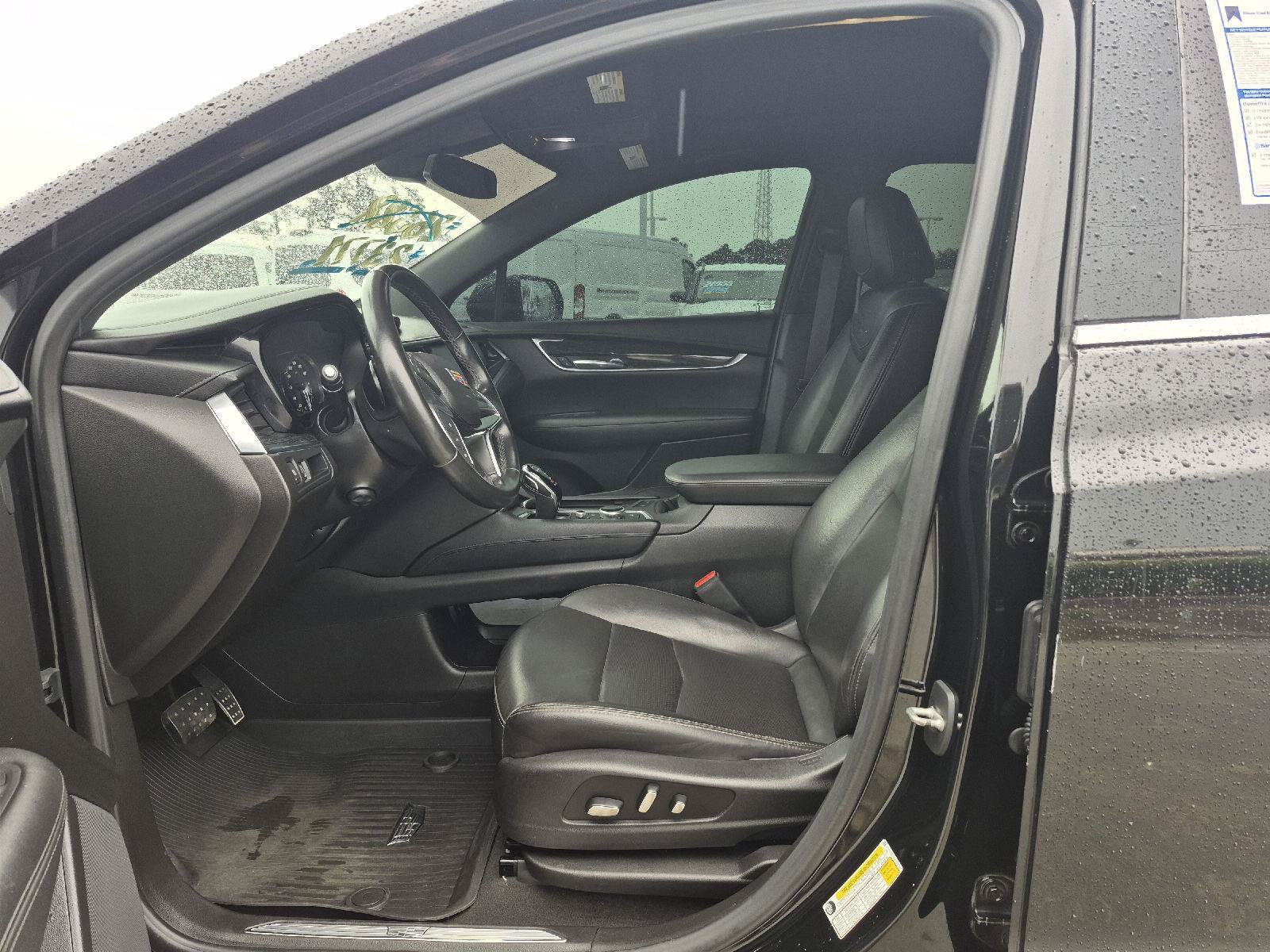 Used 2021 Cadillac XT5 Premium Luxury w/ LPO, Floor Liner Package FWD image 3