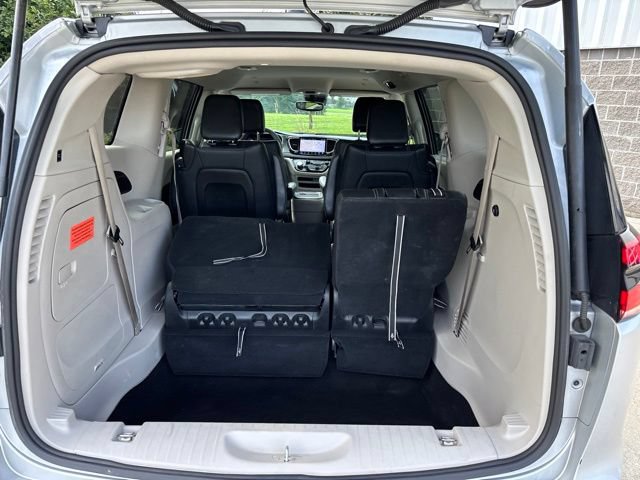 Used 2024 Chrysler Pacifica Limited FWD image 10