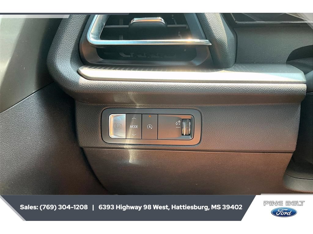 Used 2025 Chevrolet Traverse LT w/ Driver Confidence Package FWD image 23