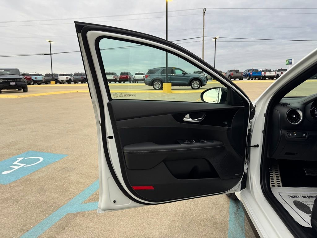 Used 2023 Kia Forte GT-Line w/ GT-Line Premium Package image 7